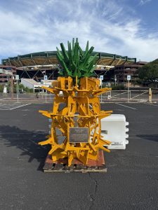 Pineapple sculpture - transportation to new location